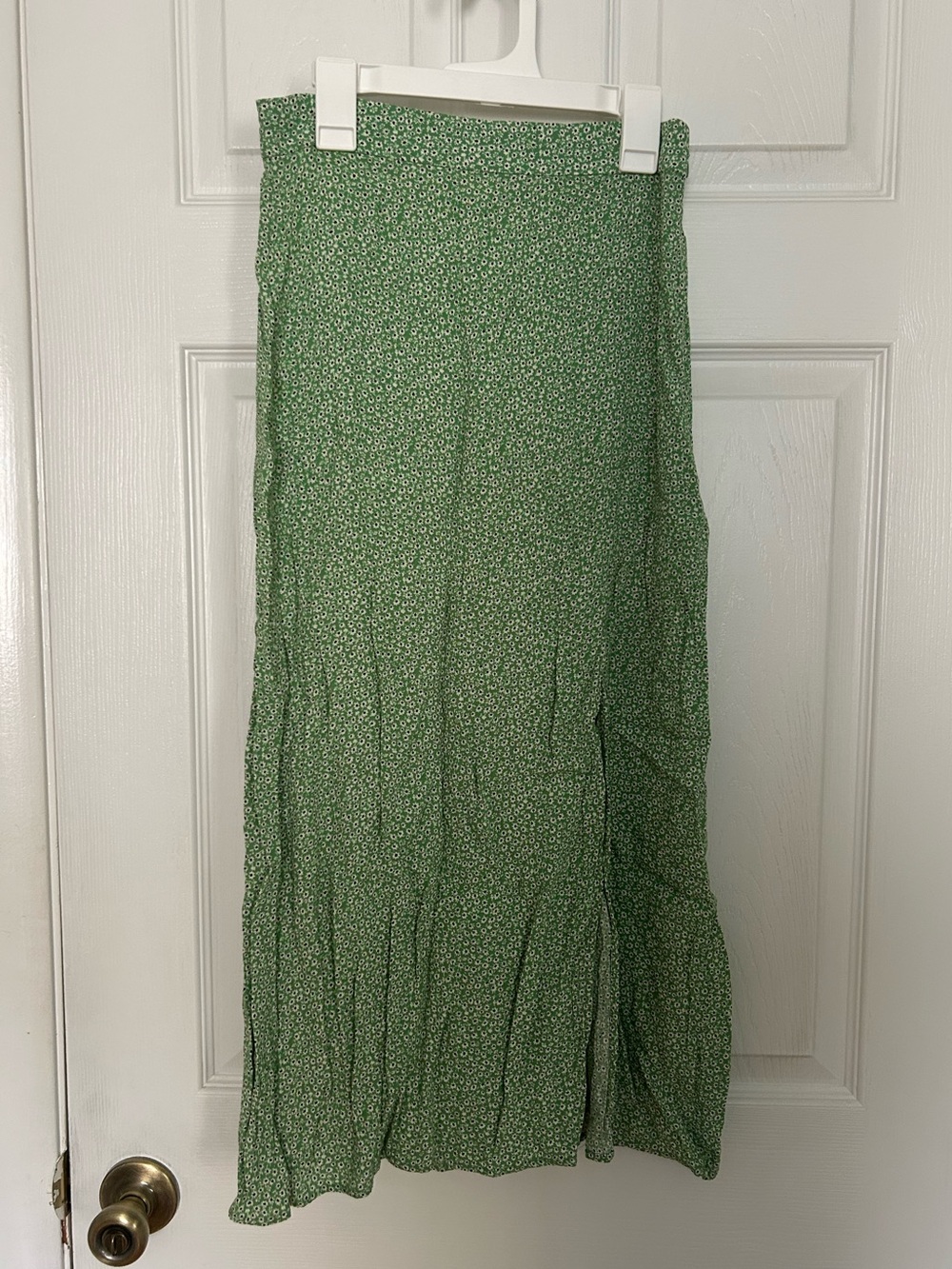 H&M Light Green Ditsy Floral High-Waisted Midi Skirt with Slit Size 4